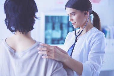 Neurolog sa sigurnošću tvrdi: Ovo voće čuva oštrinu uma posle 50-te, a retko ko ga jede