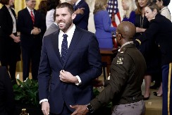 Da li znate čiji je ovo sin? Godinama se borio s viškom kilograma, a danas je zgodan kao tata!