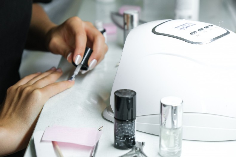 "Sapun nokti" novi ultimativni trend u Srbiji: Kod manikirki sve žene samo ovo traže, niko više neće frenč?