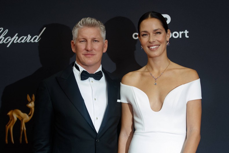 Ko je Sara koja slavi zbog razvoda Ane i Švajnštajgera?