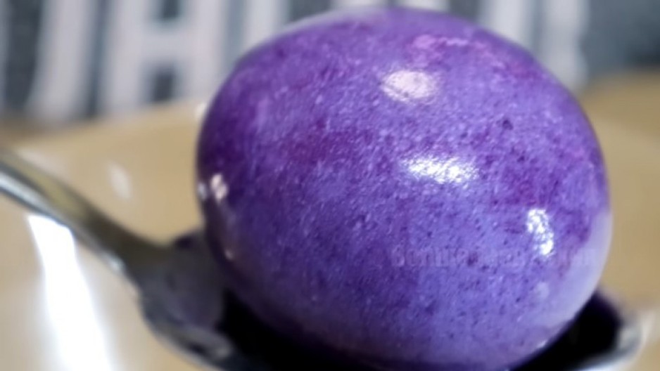 Farbanje jaja u limuntusu je hit! Imaju najlepšu šaru, nema nereda ni muke, a gotova su za 10 minuta!