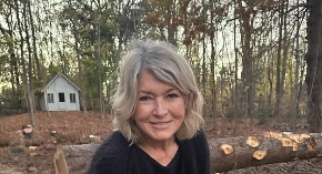 Heklani džemper je stvoren za proleće: Prijatan i lagan, u njemu se nećete znojiti, a ova nijansa će vas definitivno podmladiti