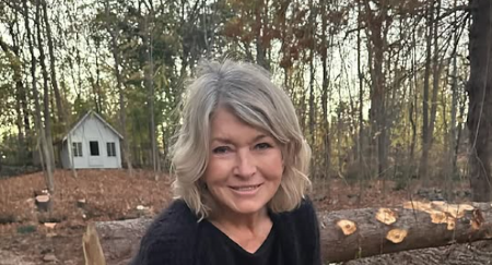 Heklani džemper je stvoren za proleće: Prijatan i lagan, u njemu se nećete znojiti, a ova nijansa će vas definitivno podmladiti