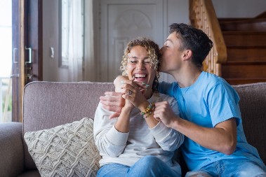 Tražio je biološku majku 20 godina, a bila mu je ispred nosa: Jedna poruka promenila mu je život, sudbina ih je ovako spojila