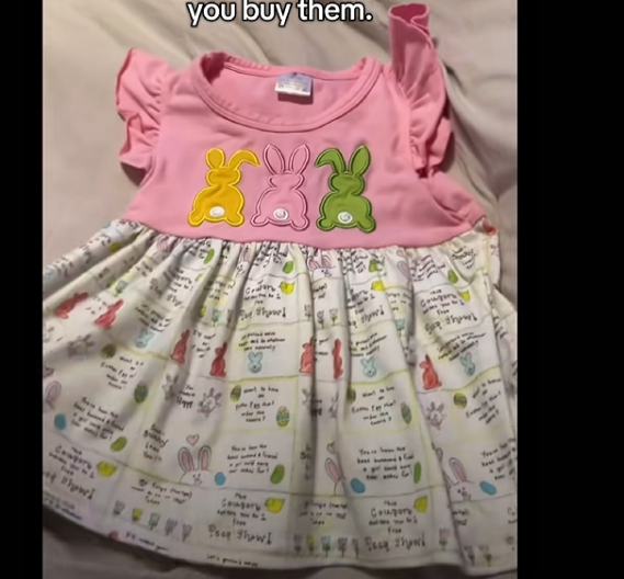 Kupila sam ćerki haljinu: Tek kada sam došla kući videla sam jezive poruke ispisane po njoj, ovo je slučaj za policiju!