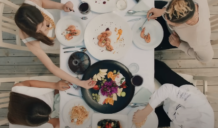 Joj da i njima konačno ‘’procveta cveće’’: 3 horoskopska znaka izlaze i bede, muke i krize, Mesec u Škorpiji vas je ovog puta spasao