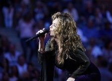 Pevačici najbolja prijateljica preotela muža: O njenoj surovoj osveti svi pričaju, sada je srećna i jača nego ikad!