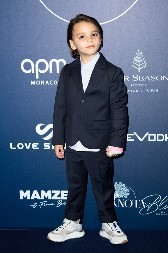 Znate li čiji je ovo sin? Mama mu je prelepa glumica, tiha patnja svih muškaraca u Srbiji, a on je njena kopija