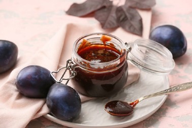 Slatko od šljiva po receptu naših baka: Baš kako se nekada spremala slatka zimnica - i kvalitet i ukus