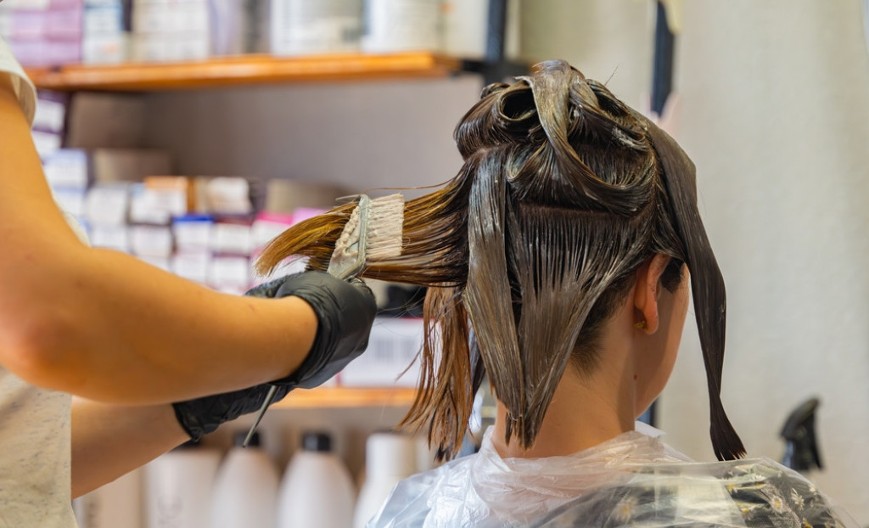 Ova boja kose je zaludela žene: Izgleda skupo, osvežava lice, a poznate dame je već nose!