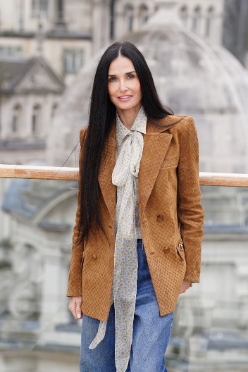 Ima 62 godine i proglašena je za najlepšu na svetu: Demi Mur pomerila granice lepote i hvala joj na tome!