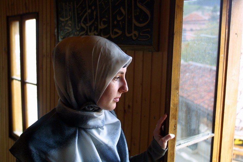 Badnje veče i Bajram pod istim krovom: Albanka iz Prištine zbog Srbinа promenila veru – ali jedno je ipak zabolelo