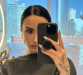 Godinama se mučila sa bulimijom, a sada izgleda kao kraljica: Pevačicu mnogi kude, ali ne znaju da je prošla sito i rešeto