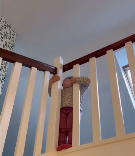 Majka zamalo da joj se šlogira: Ćerka (2) joj rekla da ide na spavanje, žena se zapanjila kad je videla gde je legla!