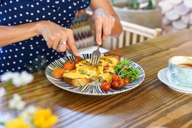 Da li je bolje jesti kuvano jaje ili omlet? Doktor otkriva koja varijanta topi kilograme