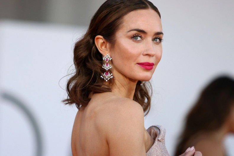 Venecija skoro nije videla ovakvu haljinu: Emili Blant u kristalima od glave do pete - održala modni čas iz glamura