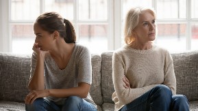 Baka unuku nazvala “TUĐOM VEČEROM”: "Na sahranu joj ne bi otišla,  jel lizala oltare?"