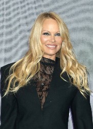 Prvo je prestala da se šminka, a sada je totalno promenila frizuru: Pamela Anderson neprepoznatljiva!