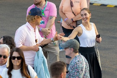 Pred svetom glumi brižnog oca, a istina je mnogo mračnija: Svaki normalan čovek se zgrozi kada čuje kako tretira rođenu ćerku!