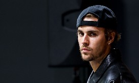 Pazite ko ga brani: Pevačica skočila da zaštiti Džastina Bibera, a ona 100 puta gora od njega, bukvalno živi u deponiji