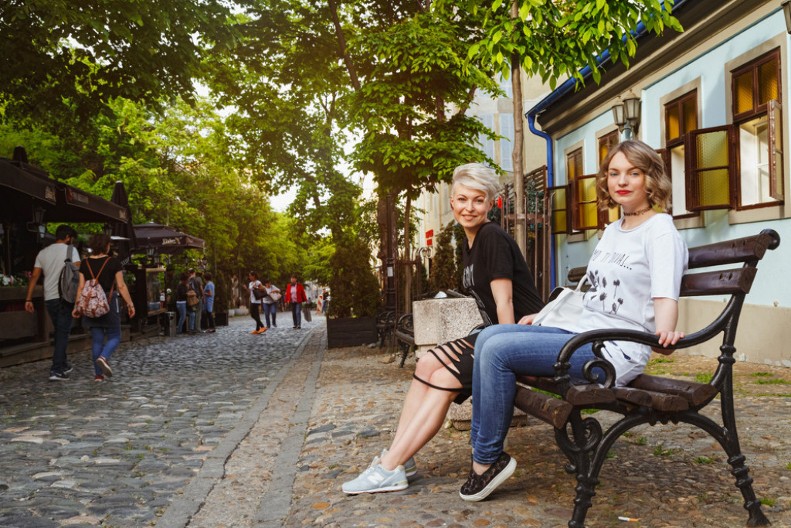 Kako da se oblačite pametno i izgledate 10 godina mlađe: Saveti stilista da se na ulici okreću za vama