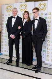 Čuveni Rodni iz serije „Mućke“ ponovo dirnuo svet: Dirljiva oproštajna poruka sinu Arčiju koji je preminuo sa 19 godina