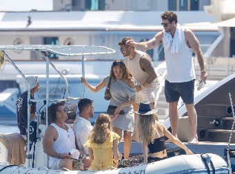 Bivšu ženu je u javnosti blatio najgore: A sada je novu izabranicu zaprosio - i to ogromnim dijamantom!