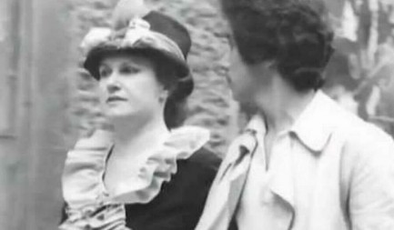 Dobitnica "Zlatne arene" skončala kao beskućnica: Srpsku glumicu zelenaši Izbacili na ulicu, a za bivšeg nije htela ni da čuje