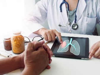 Da li znate zašto lekari prvo osluškuju pluća na svakom pregledu? Evo šta u takvim situacijama doktori zapravo traže