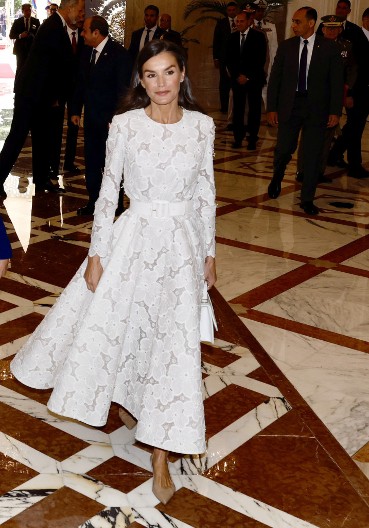 Kao iz bajke: Verujemo da skoro niste videli lepšu haljinu - pogledajte kraljicu Leticiju, lutka joj nije ravna!