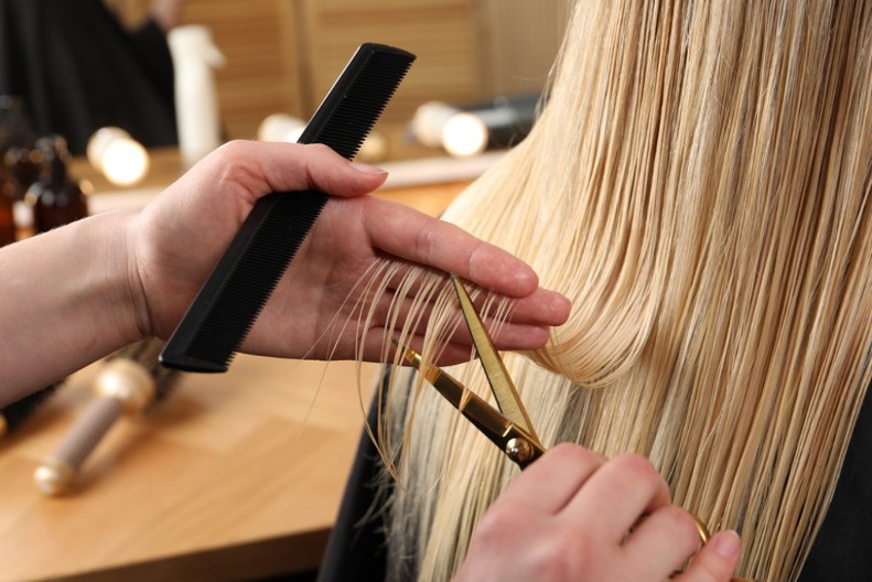 Frizura koja podmlađuje 10 godina: Lako se održava, elegantna je i kosu čini bujnom!