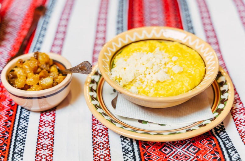 Kad pravite kačamak, u vodu stavite 1 sastojak: Tako neće imati grudvice, a ukus će biti božanstven!