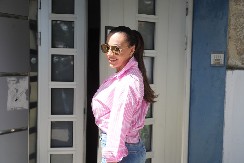 Ni uska haljina, ni štikle, ni dekolte, nego go stomak: Ceca Ražnatović prošetala tinejdžerski autfit idealan za popodnevnu šetnju po gradu