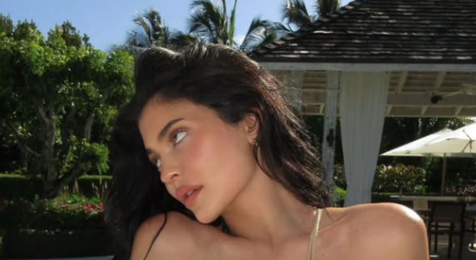 Zlatni bikini će biti hit leta: U ovom modelu ćete se osećati kao prava zvezda, ističe obline na najlepši mogući način