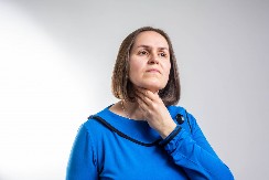 Osećate knedlu u grlu, a ne znate zašto: Obratite pažnju na 5 simptoma, mogu nagovestiti opasnu bolest