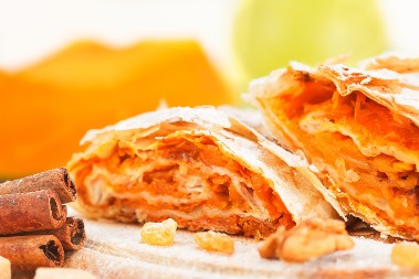 Uz ovaj preliv svaka pita uspe! U pekarama ga stavljaju i u slane i u slatke, zato su uvek vazdušaste i sočne!