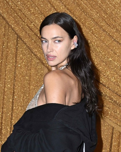 Kako izgleda kada se najlepša žena obuče "apa-drapa"? E, pa ovako! Irina Šajk šta god da stavi na sebe izgled ubitačno, opet izdominirala