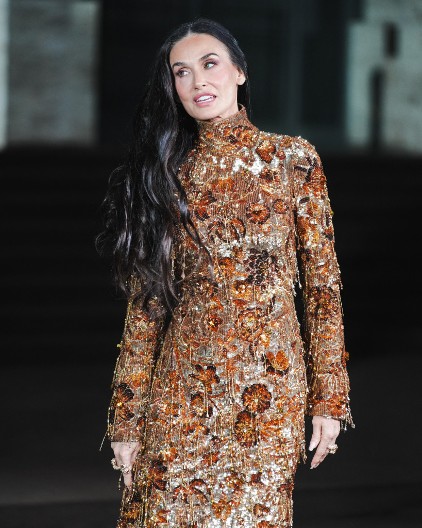 Boginja je stigla u Milano! Bole oči od raskošne toalete Demi Mur - počistila konkurenciju kao od šale!