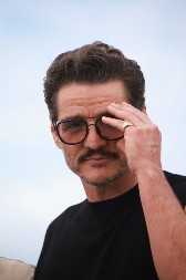 Popadale vilice svima, "ukrao šou" u Kanu: Niko nije ostao imun na njega, Pedro Paskal nikad izazovniji, kada vidite ovo sve će vam biti jasno