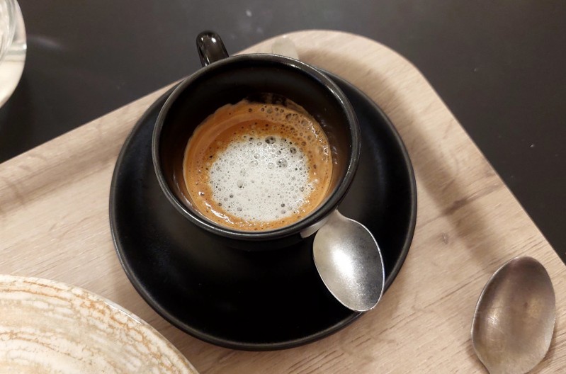 Šta je espreso makijato zbog kojeg se digao svet? Svi misle da je isto što i kapućino zato što ga tako uvek spremaju, Italijani bi se ozbiljno uvredili kada bi ovo znali