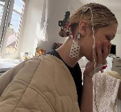 Bori se kao lavica: Najlepša žena na svetu boluje od opake bolesti, a najmanje 10 ovih simptoma oseća svakog dana!