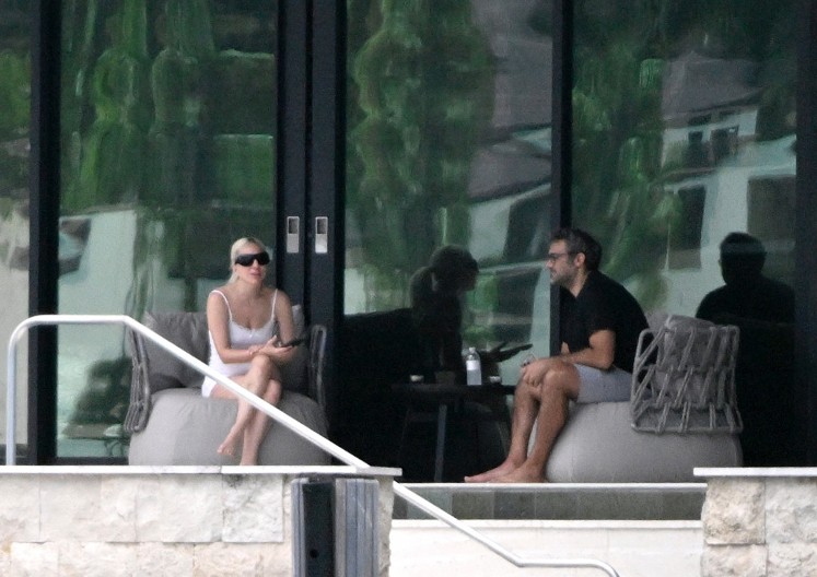 Ljubila je muškarce i žene, optužili je da je razvela najlepši par: Sad je javno pokazala koliko je luda za svojim verenikom