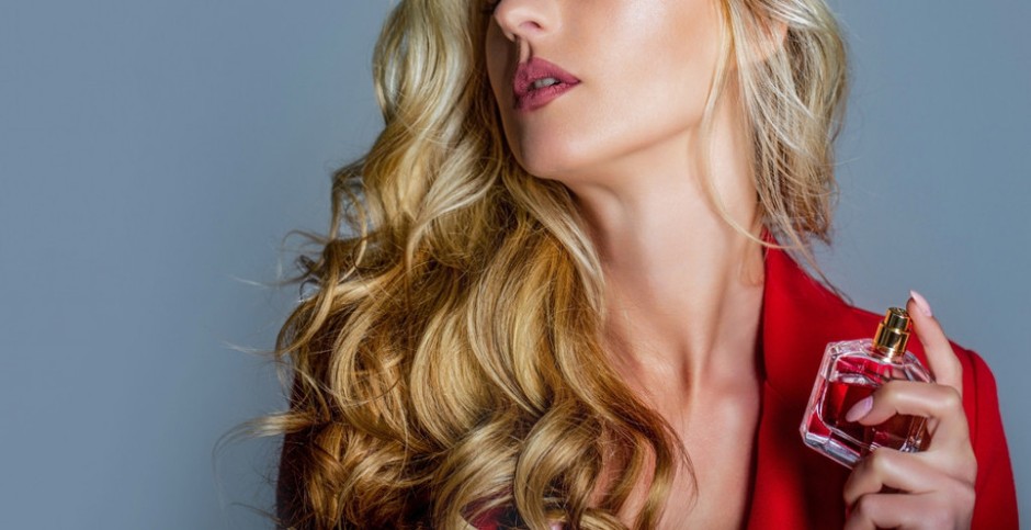 Lekari dižu uzbunu: Ovo mesto nikad ne smete prskati parfemom — posebno ako imate problem sa štitnom