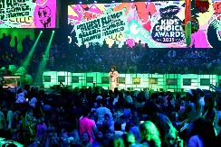 Smrtno se uplašila: Majka čuvenog muzičara doživela horor, u sred noći čula jezive zvuke