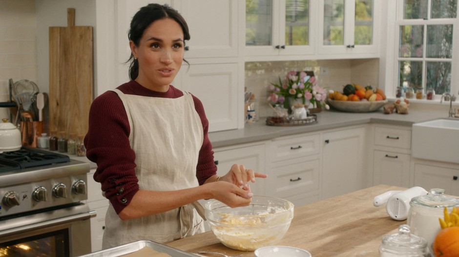 Megan Markl u kuhinji: Zasukla rukave i krenula da sprema omiljeno praznično jelo, ovo Srbi obožavaju!