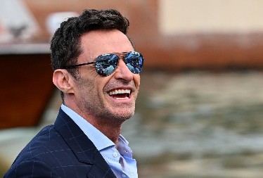 Hju Džekmen potvrdio vezu koja je bila tajna: Svi su šokirani što se razveo zbog te koleginice