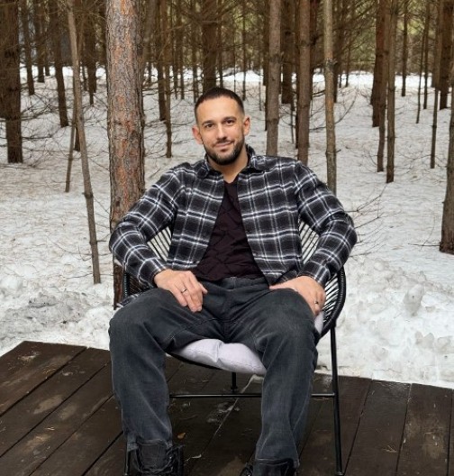 Umro fitnes trener zbog bizarnog izazova: Jeo 10.000 kalorija dnevno, lekari u šoku!