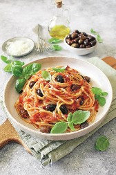 Testenina vam se slepi tokom kuvanja? Evo šta rade kuvari u restoranu da se to ne bi desilo