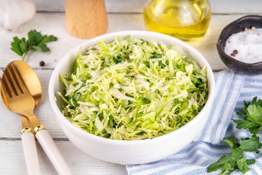 Najbrža kupus salata ikada: Nećete verovati koliko ju je lako napraviti uz ovaj trik