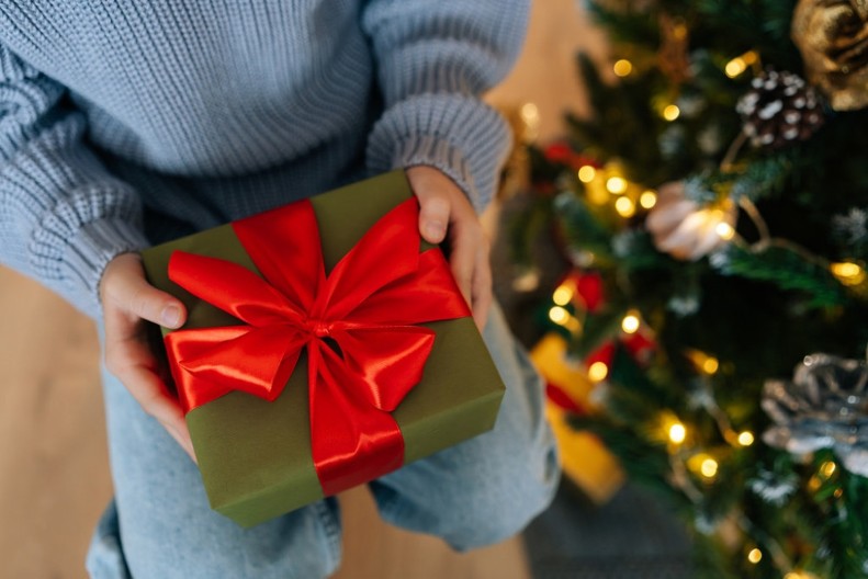 Poklon ne mora da bude skup: Evo da za male pare oduševite svoje najmilije, ove stvari se ne odbijaju